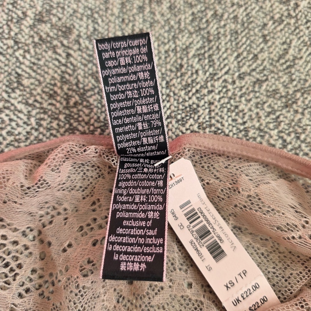 Victoria's Secret Very Sexy Mid-Rise Thong - XS - Picture 7 of 9